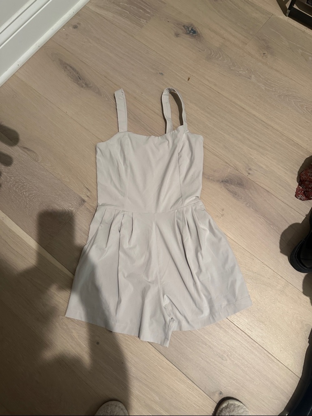 Vuori villa cami romper in light grey